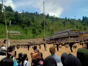 Foto/Ilustrasi: Masyarakat Adat Kasepuhan Gelaralam di Sukabumi tengah merayakan Serentaun.