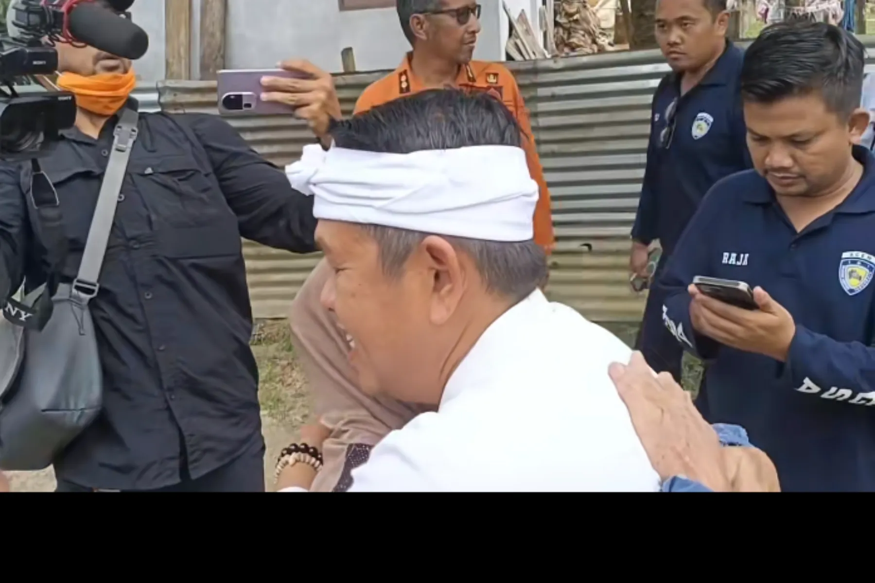 Momen Haru KDM Berhasil Temui Saudaranya di Aceh Usai Hilang Kontak