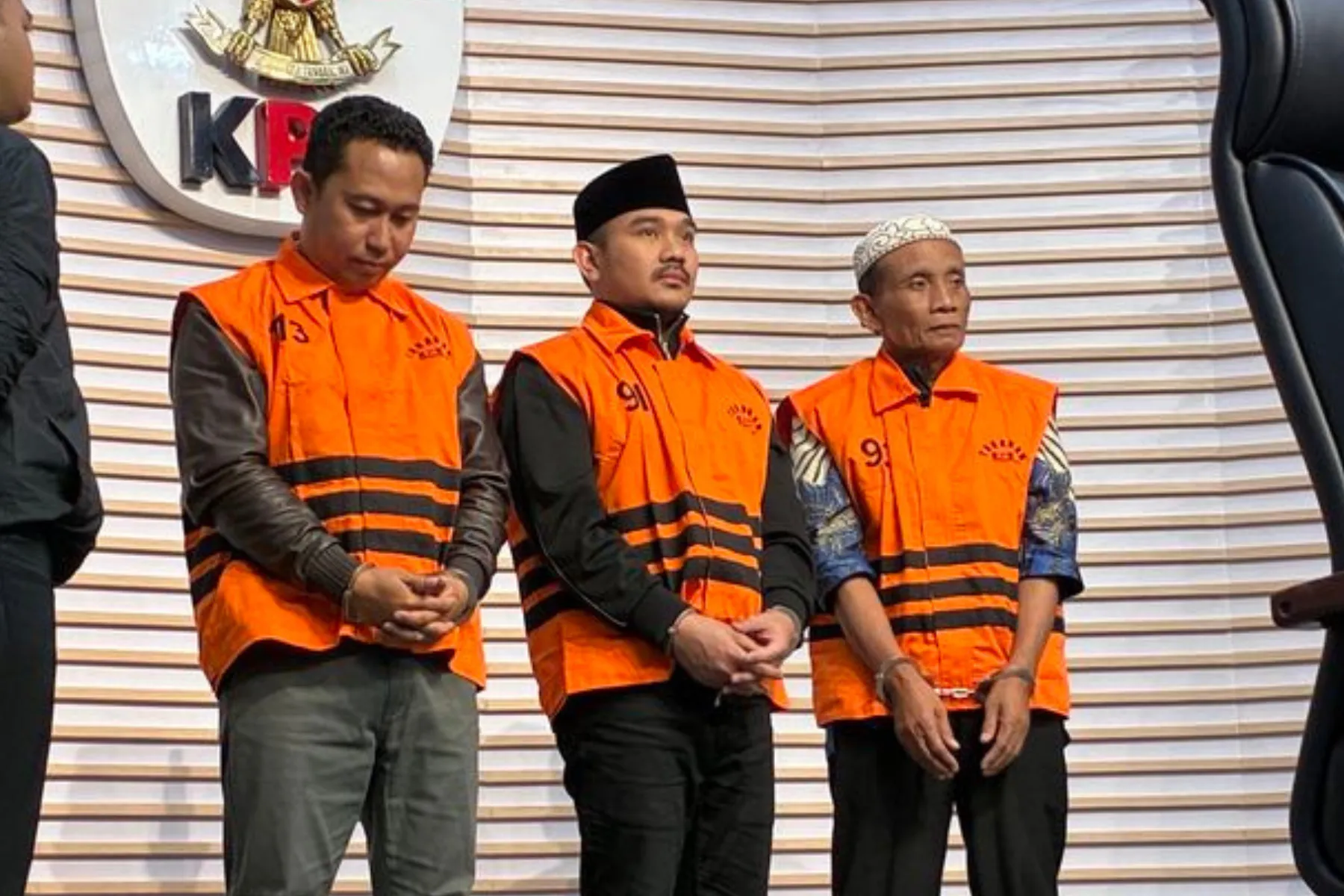 Bupati Bekasi Ade Kuswara dan Ayahnya Ditahan KPK, Diduga Terima Suap Rp14,2 Miliar