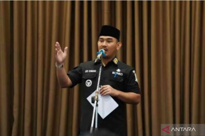 OTT KPK di Bekasi, Bupati Ade Kuswara Kunang Jalani Pemeriksaan