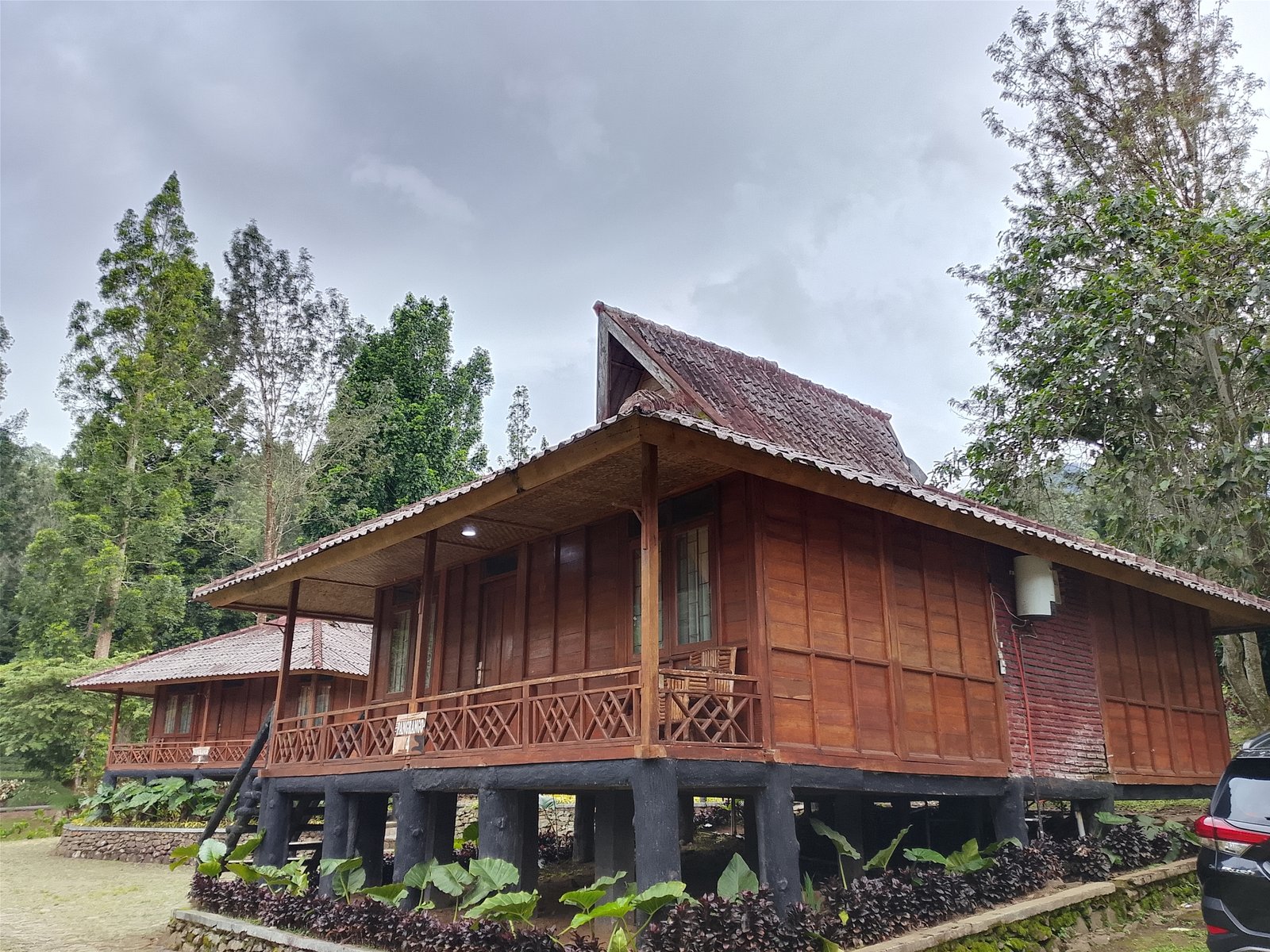 Atap rumah khas Jawa Barat sunda