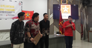 Foto PJS Ketua Wilayah LMND Banten melantik LMND Kabupaten Tangerang di Tangerang, Sabtu (11/4). (Dok: LMND Banten)