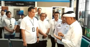 Foto Gubernur Jawa Barat Dedi Mulyadi saat sidak di Samsat Soekarno-Hatta, Bandung. (Tangkapan layar)