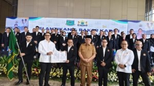 Foto pelantikan Marhadi sebagai ketua dan pengurus kadin Tangsel, Senin (18/5).
