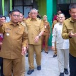 Foto Walikota Tagsel Benyamin Davnie mendampingi Gubernur Banten Andra Soni dalam kegiatan monitoring Program Sekolah Gratis di SMA PGRI 56 Ciputat, Selasa (2/6/2026).