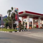 Foto: Langit di atas Jalan Merpati Raya, Kota Tangerang Selatan, tampak lebih lapang tanpa kabel udara yang sebelumnya semrawut. Penataan utilitas dilakukan melalui relokasi