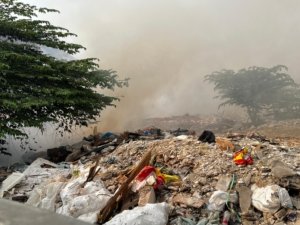 Kebakaran Lahan Kosong di Pisangan, Tumpukan Material Bekas Bikin Api Sulit Dipadamkan